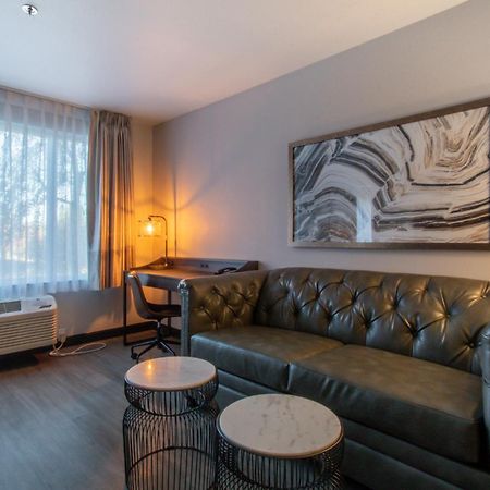 Oxford Suites Chico Room photo
