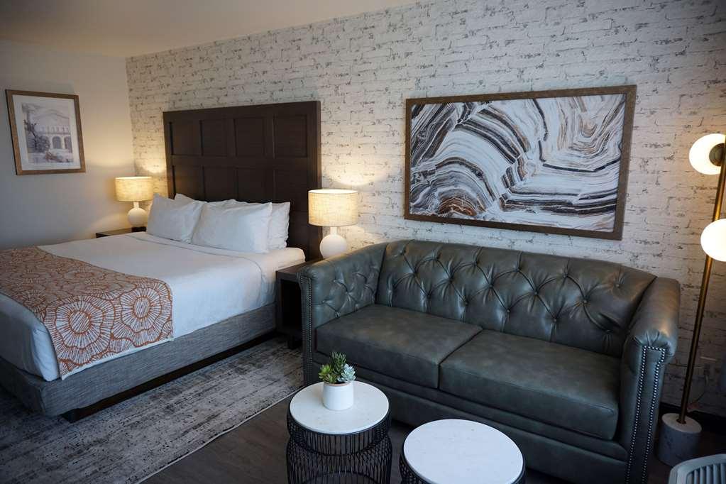 Oxford Suites Chico Room photo