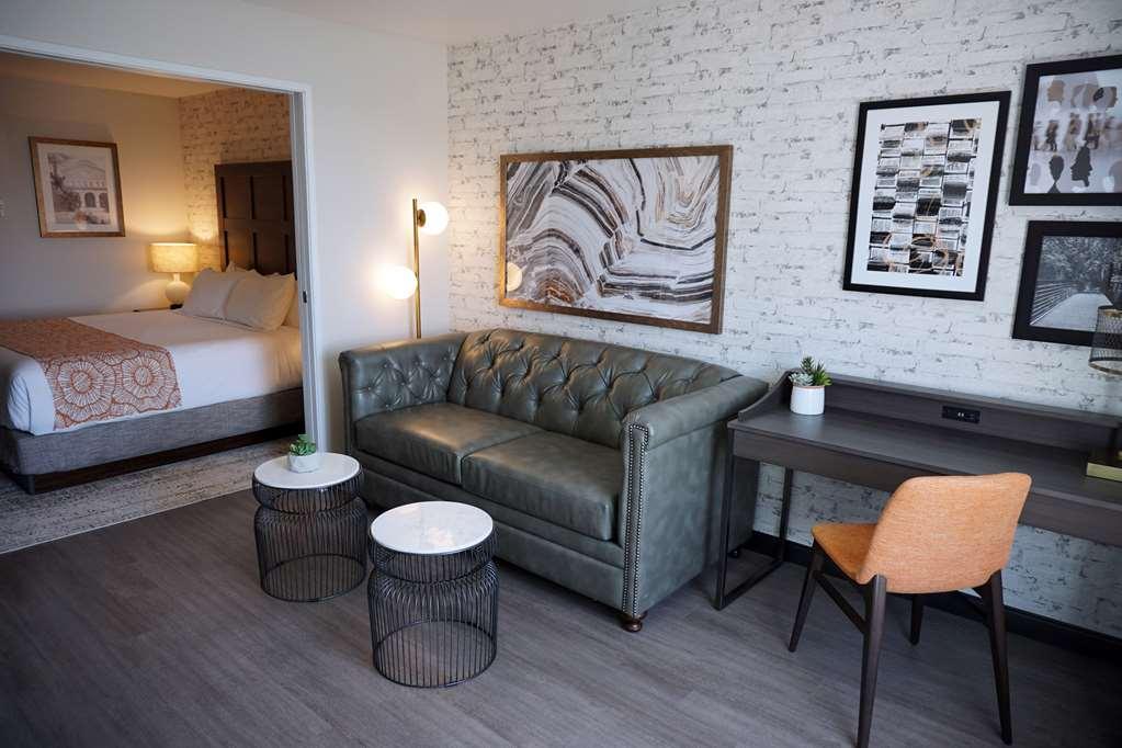 Oxford Suites Chico Room photo