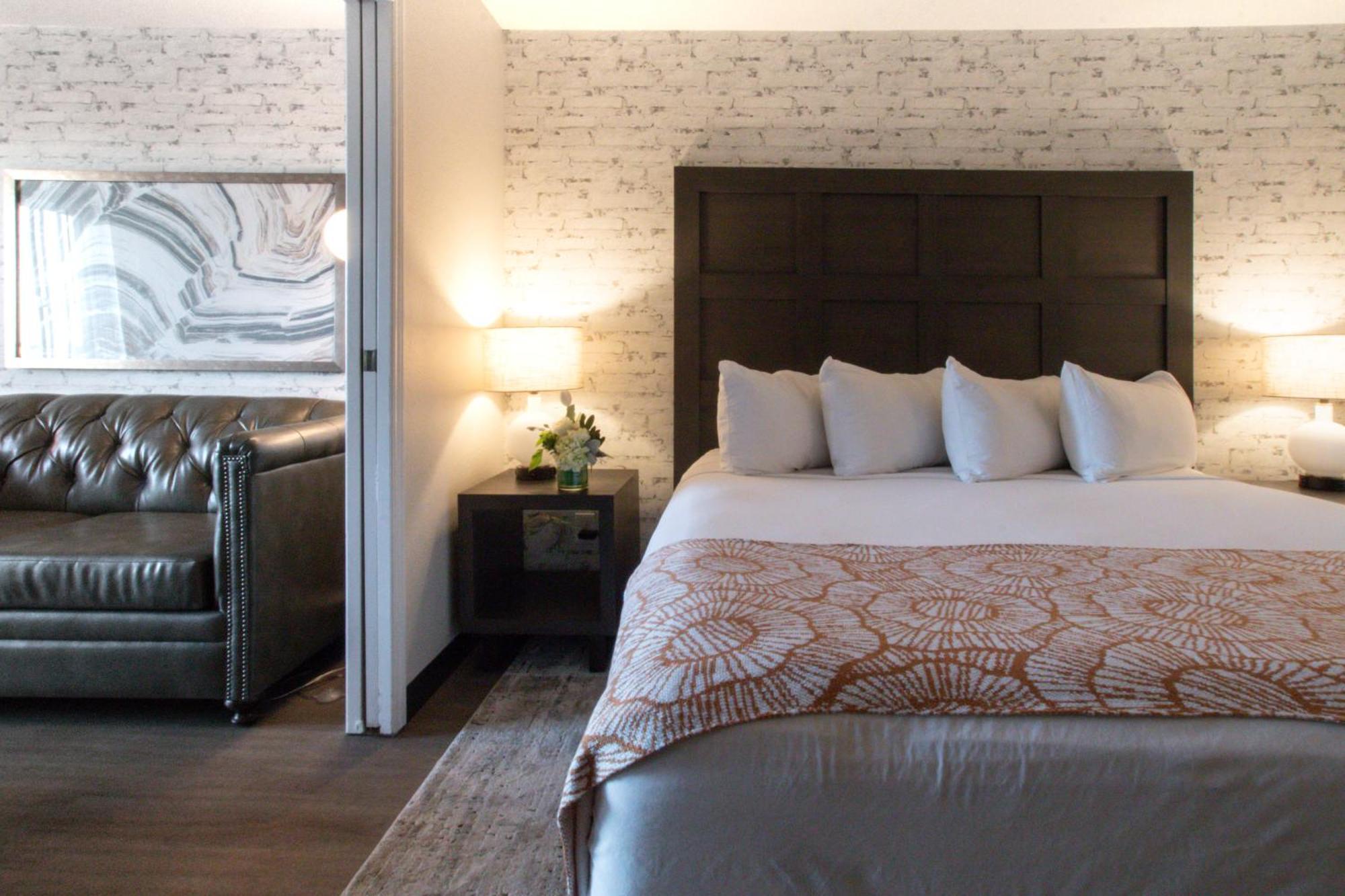 Oxford Suites Chico Room photo