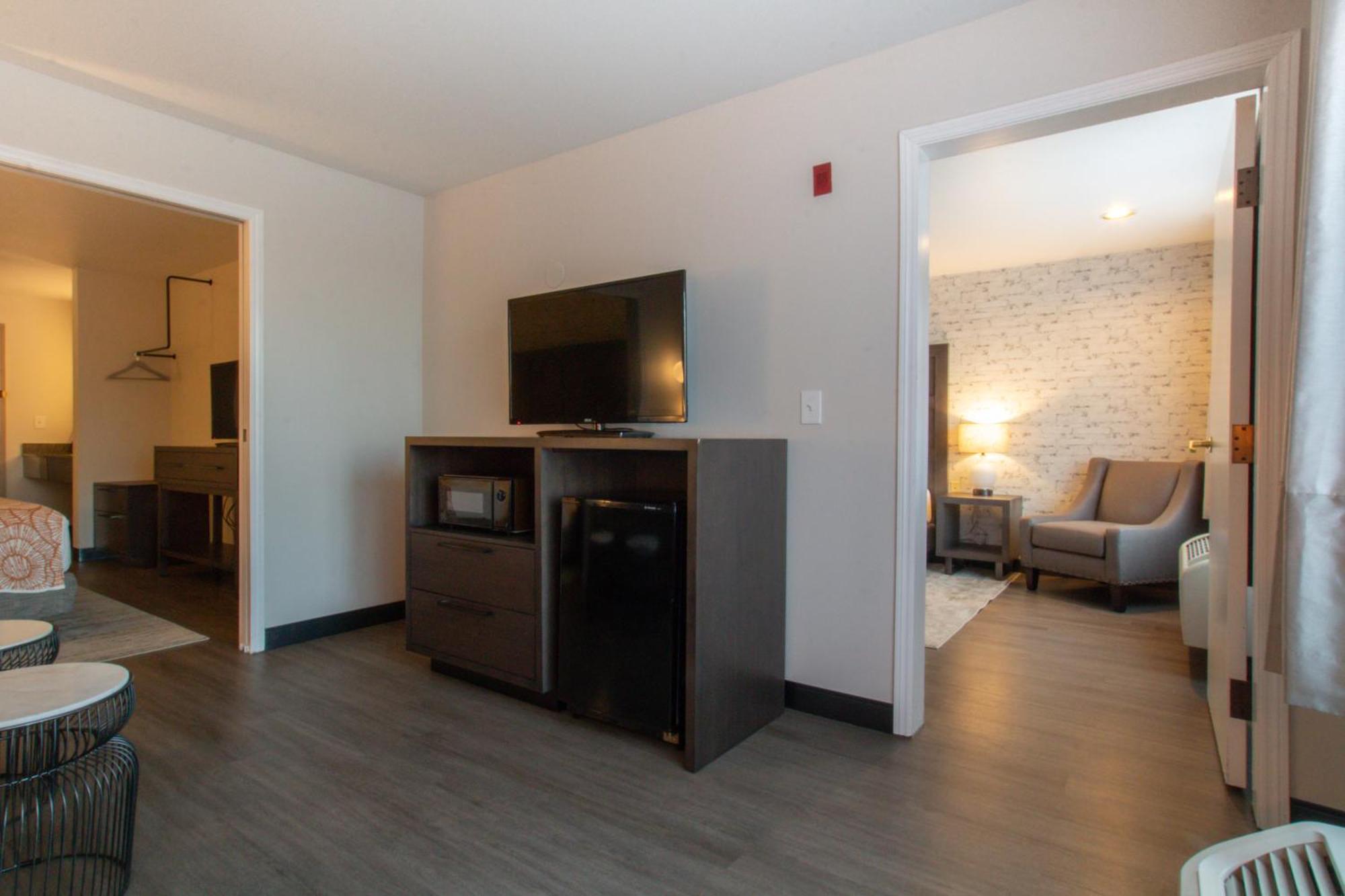 Oxford Suites Chico Room photo