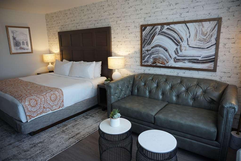 Oxford Suites Chico Room photo