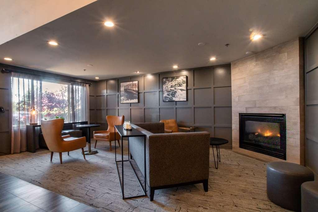 Oxford Suites Chico Interior photo