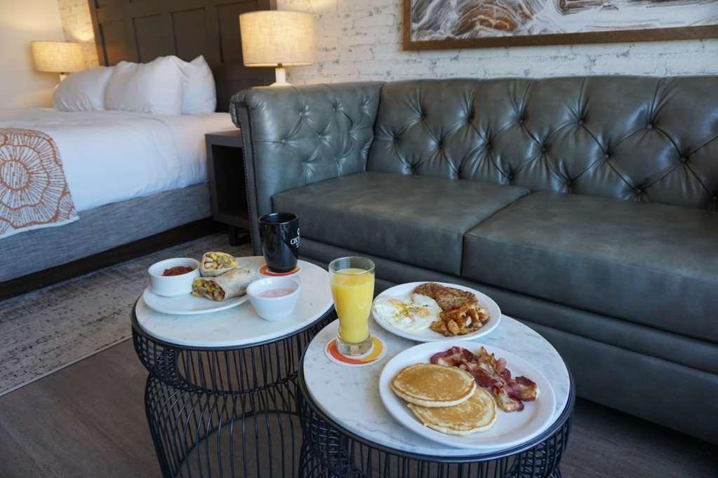 Oxford Suites Chico Restaurant photo